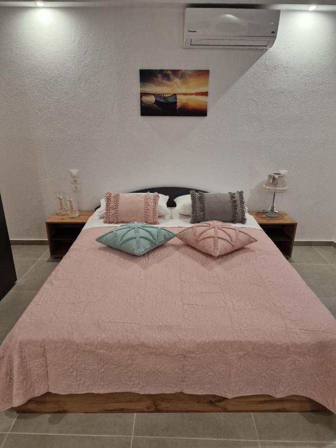 Ferienwohnung Το Στενάκι Skiathos-Stadt Exterior foto