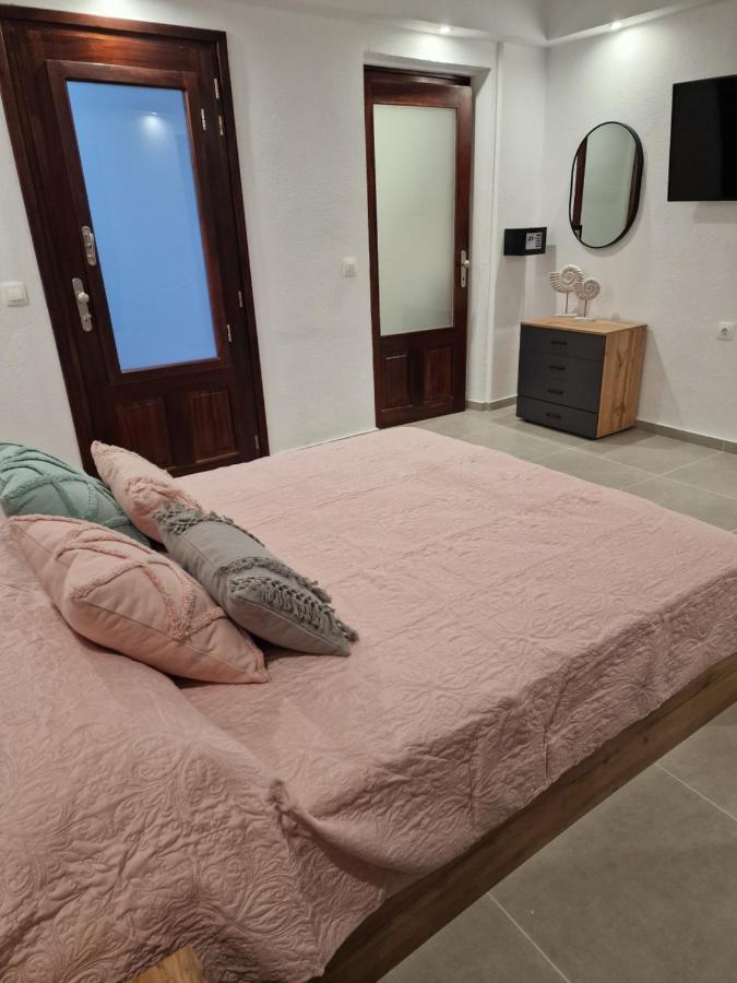 Ferienwohnung Το Στενάκι Skiathos-Stadt Exterior foto
